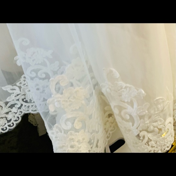 Beautiful candlelight sleeveless wedding dress 12 - Picture 4 of 16